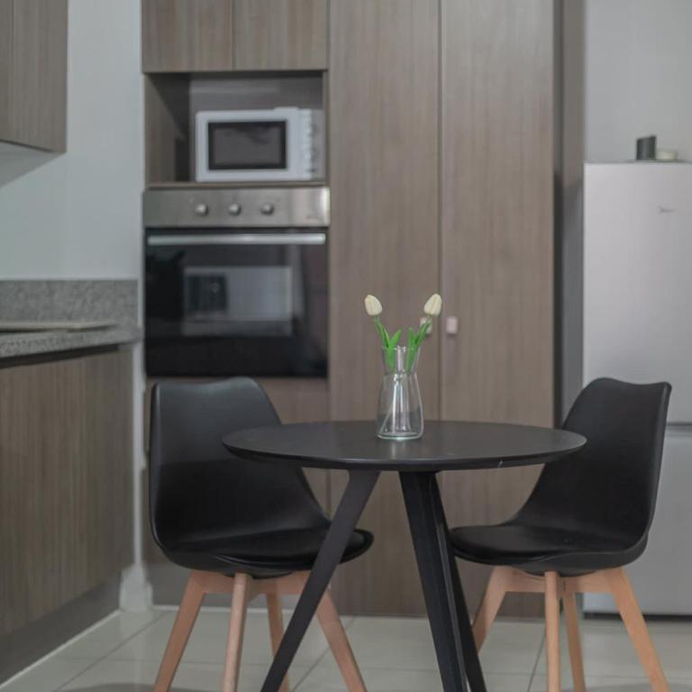 Experimenta el Alma Vibrante de Nuestra Capital - Apartamento - 29