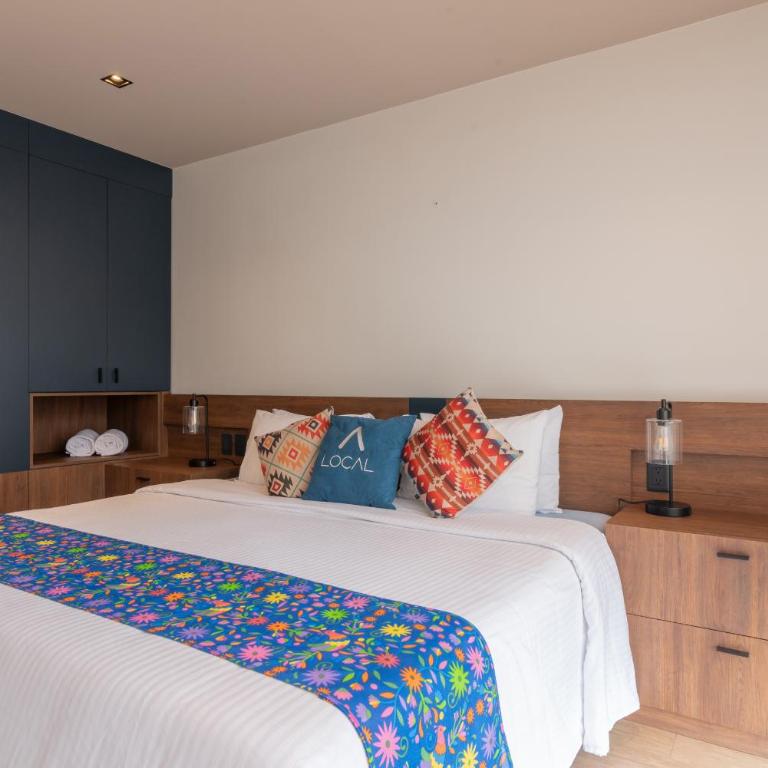 Be Local Aparthotel - One-Bedroom Apartment with kitchenette and balcony - 3