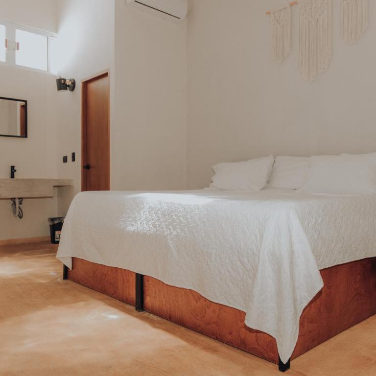 Caleta Hostel Rooftop & Pool - Deluxe Room - 7