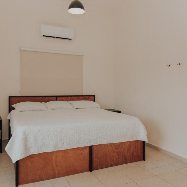 Caleta Hostel Rooftop & Pool - Deluxe King Room - 9