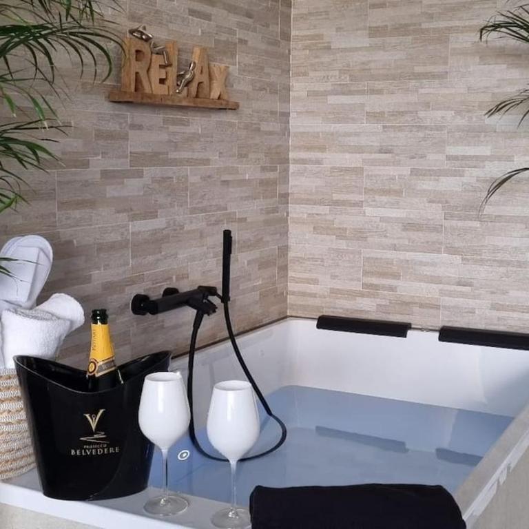 Luxury Suite, Villa Joy Verona , Exclusive Romantic Luxury Suite with Jacuzzi, near Verona Center - Appartamento con 1 Camera da Letto - 4
