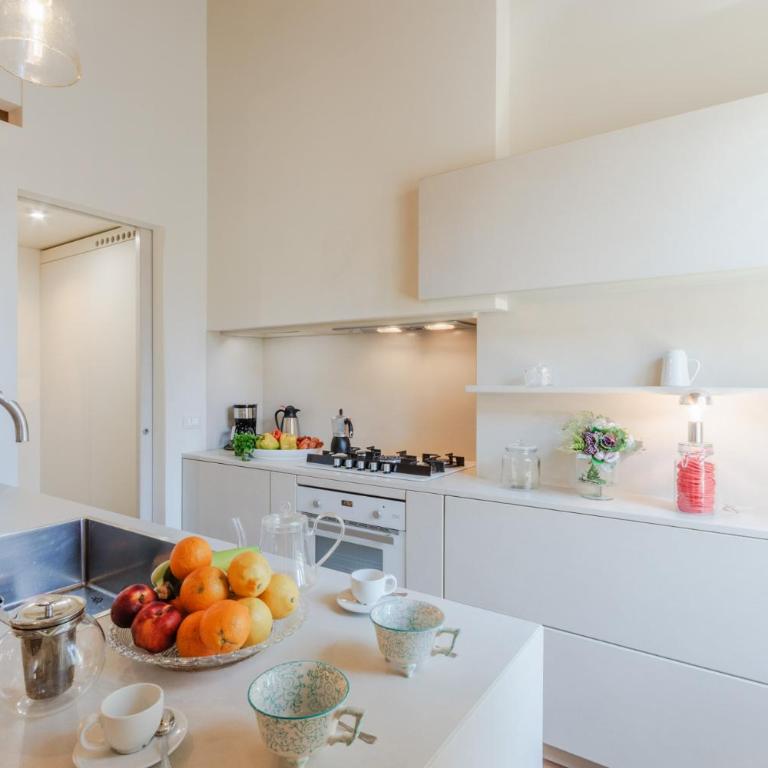 Sabrina, Modern 3 Bedrooms Apartment with Elevator - Three-Bedroom Apartment - 8