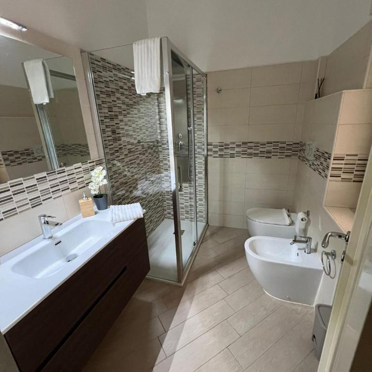 Etta Home - Two-Bedroom Standard Apartment - 16