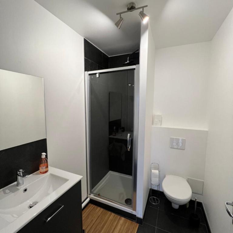Une chambre privée bleu dans un appartement partagé - Doppelzimmer - 7