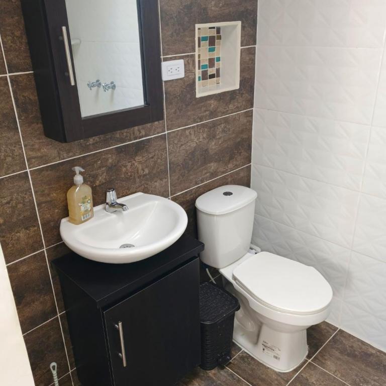 Comodas y agradables Habitaciones en Chipre - Habitación Doble con baño privado - 3