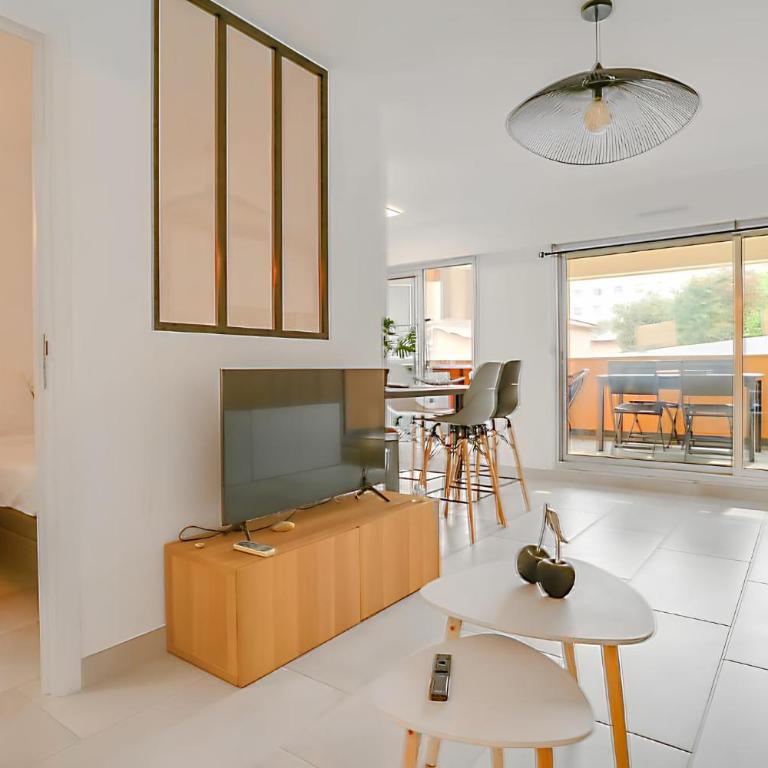 "Le Méditerranée" Plein centre, Terrasse, Rénové - Appartement 1 Chambre - 9