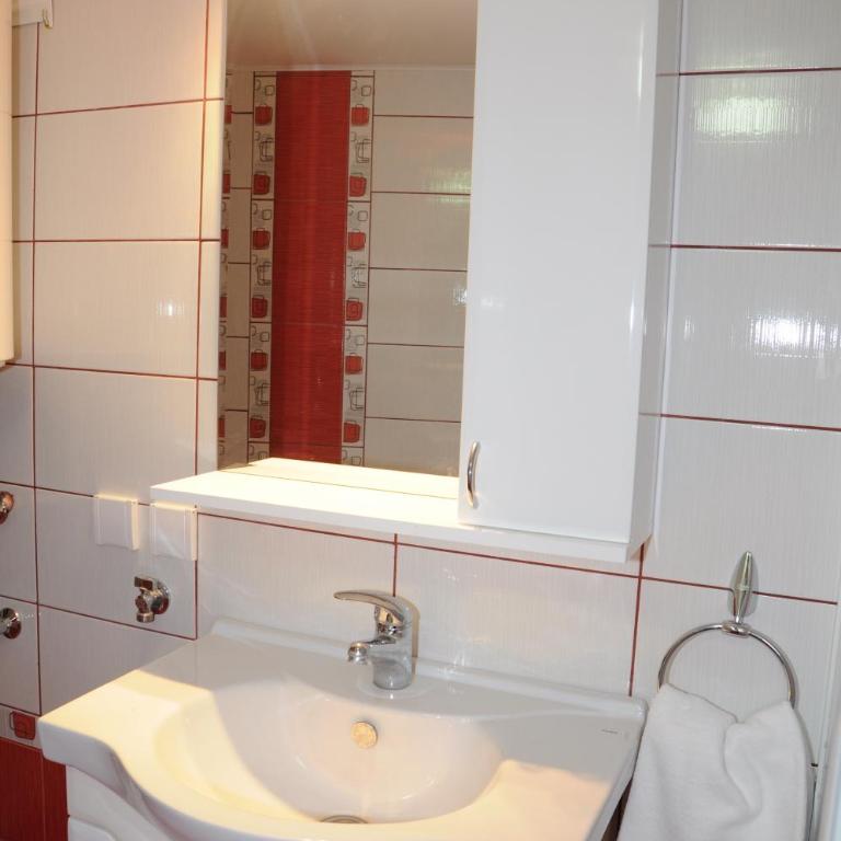 Garni Hotel Laguna Lux - Dvokrevetna Soba sa Bračnim Krevetom /2 Zasebna Kreveta i Sopstvenim Kupatilom - 4