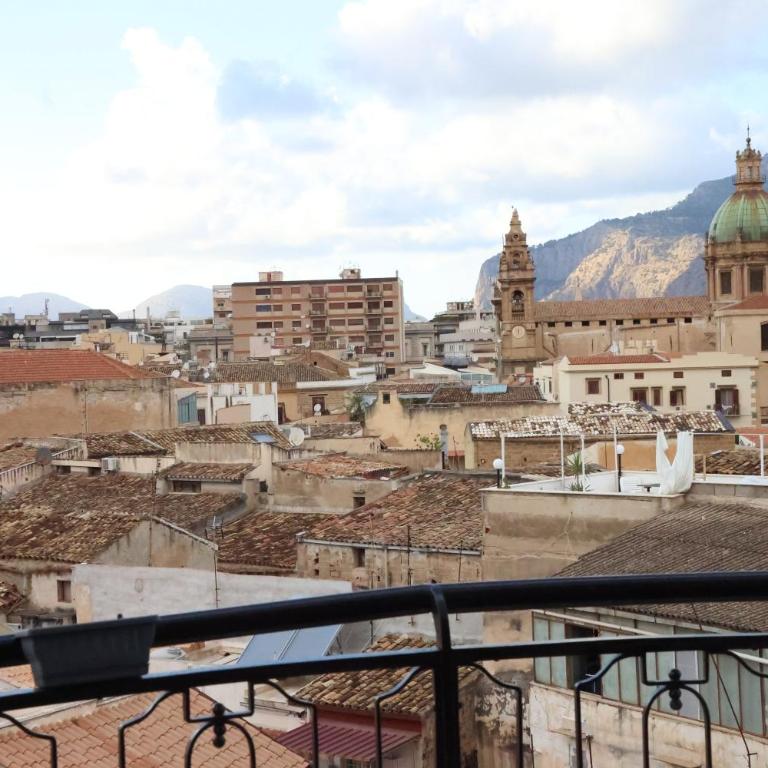 Palermo Centro Affittacamere Spina - Deluxe Room (2 Adults + 1 Child) - 3