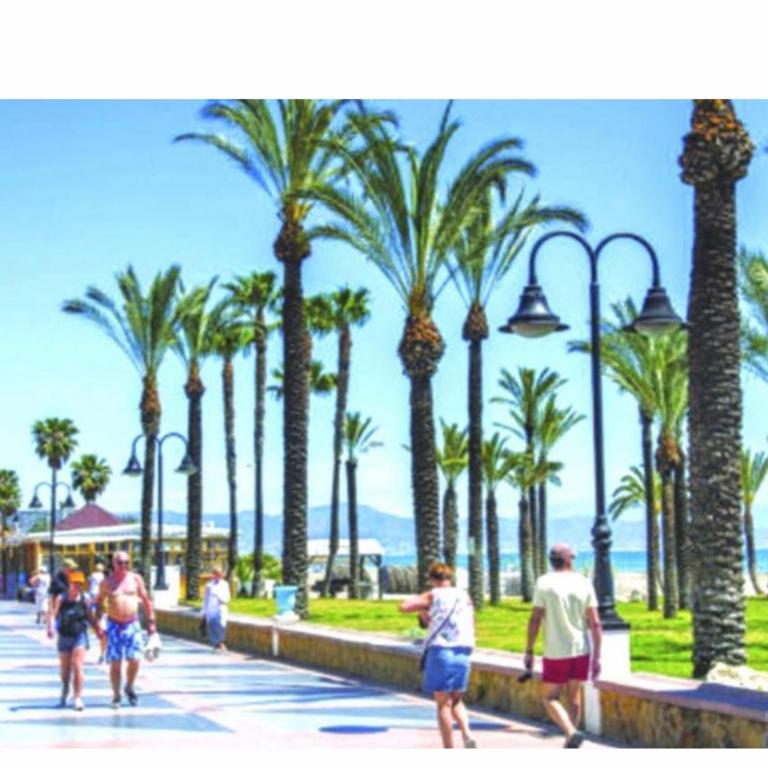 MARBELLA BEACHFRONT- Apartamento junto a la playa y con impresionantes vistas al mar - One-Bedroom Apartment - 45