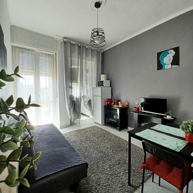 Intero appartamento luminoso e accogliente ! - One-Bedroom Apartment - 12