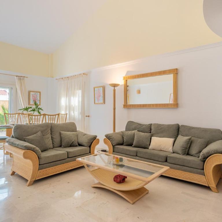 13 Guest Villa 3 min Walk to Beach BBQ Cinema Perfect for Groups - Villa - 6