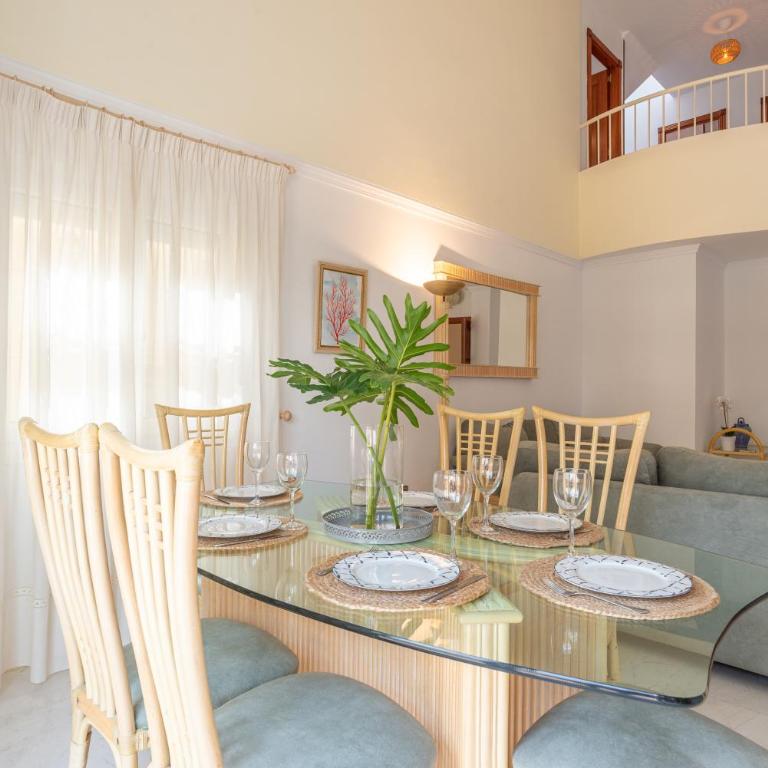 13 Guest Villa 3 min Walk to Beach BBQ Cinema Perfect for Groups - Villa - 15