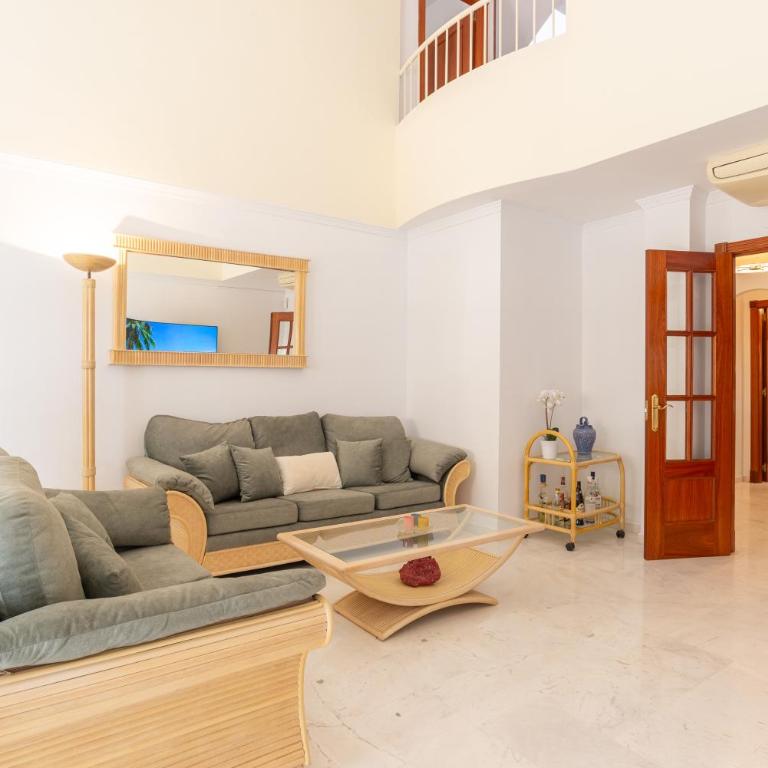 13 Guest Villa 3 min Walk to Beach BBQ Cinema Perfect for Groups - Villa - 12