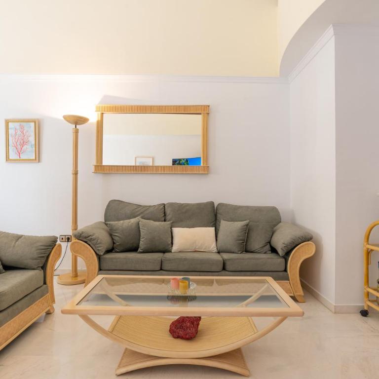 13 Guest Villa 3 min Walk to Beach BBQ Cinema Perfect for Groups - Villa - 49