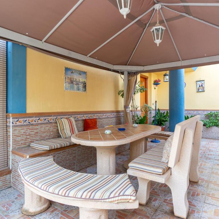 13 Guest Villa 3 min Walk to Beach BBQ Cinema Perfect for Groups - Villa - 4