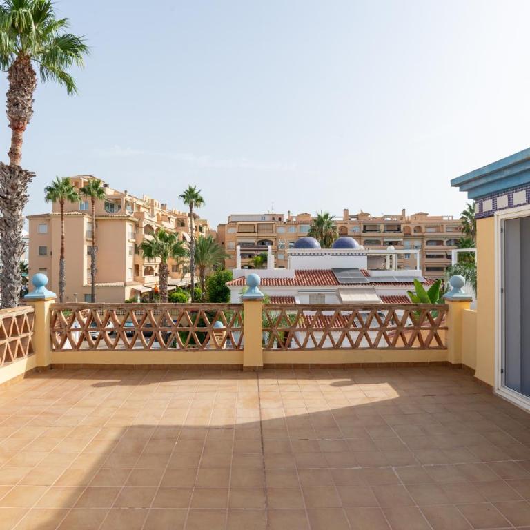 13 Guest Villa 3 min Walk to Beach BBQ Cinema Perfect for Groups - Villa - 59