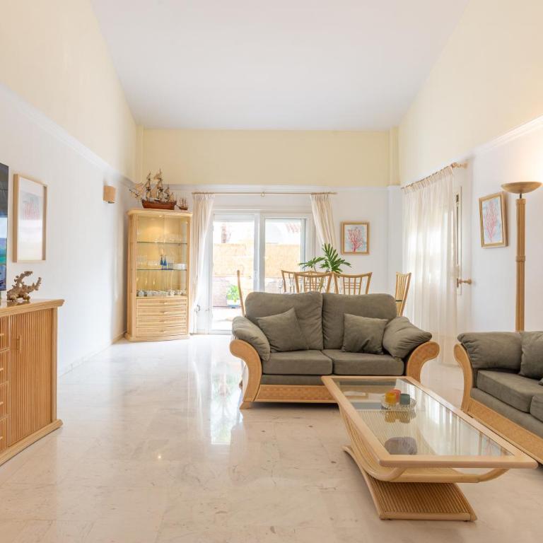 13 Guest Villa 3 min Walk to Beach BBQ Cinema Perfect for Groups - Villa - 48