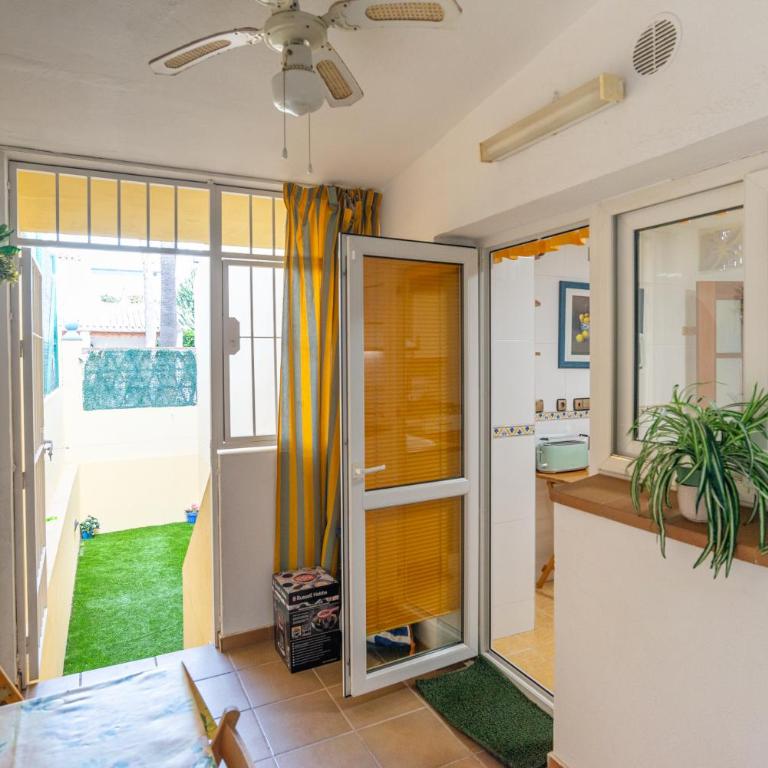 13 Guest Villa 3 min Walk to Beach BBQ Cinema Perfect for Groups - Villa - 53