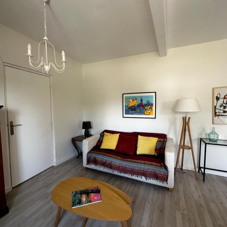 Petite maison mitoyenne, clim, rénovée, calme - One-Bedroom House - 10
