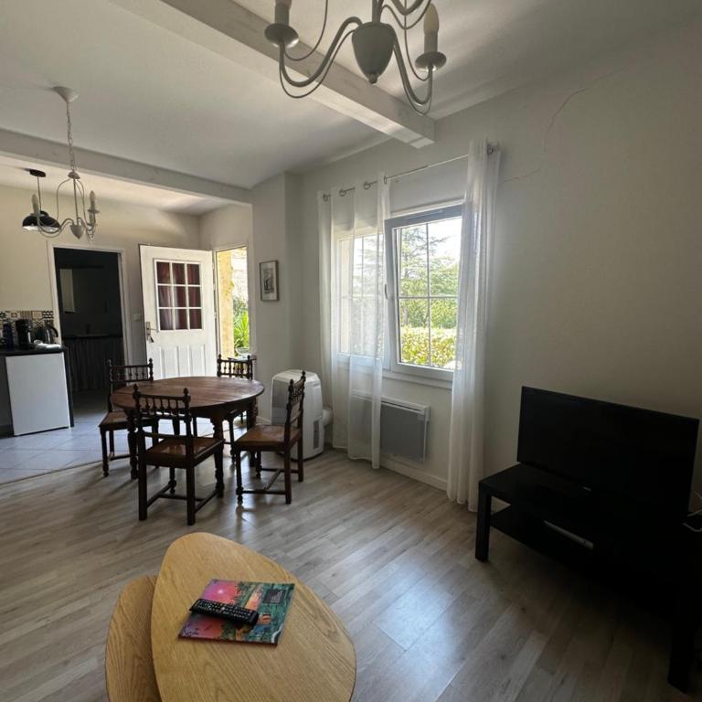 Petite maison mitoyenne, clim, rénovée, calme - One-Bedroom House - 12