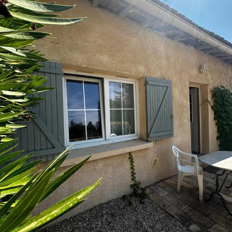 Petite maison mitoyenne, clim, rénovée, calme - One-Bedroom House - 4