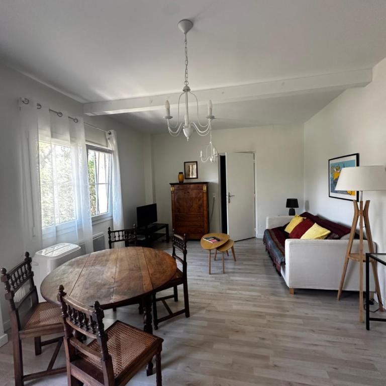 Petite maison mitoyenne, clim, rénovée, calme - One-Bedroom House - 11
