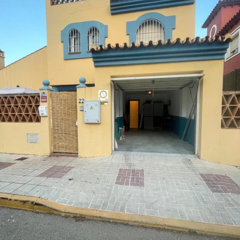 13 Guest Villa 3 min Walk to Beach BBQ Cinema Perfect for Groups - Villa - 42