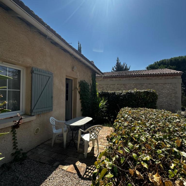 Petite maison mitoyenne, clim, rénovée, calme - One-Bedroom House - 2