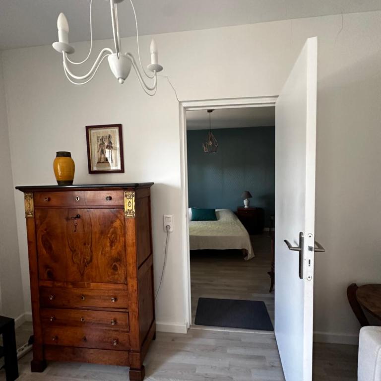 Petite maison mitoyenne, clim, rénovée, calme - One-Bedroom House - 8