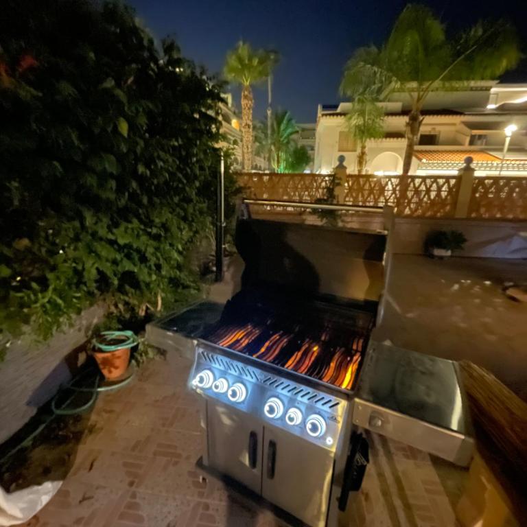 13 Guest Villa 3 min Walk to Beach BBQ Cinema Perfect for Groups - Villa - 70