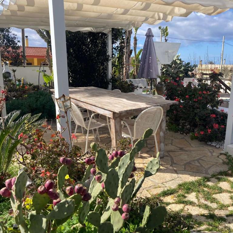 Villa Casa Vacanze Fiore - Appartamento con 2 Camere da Letto e Giardino Privato - 60