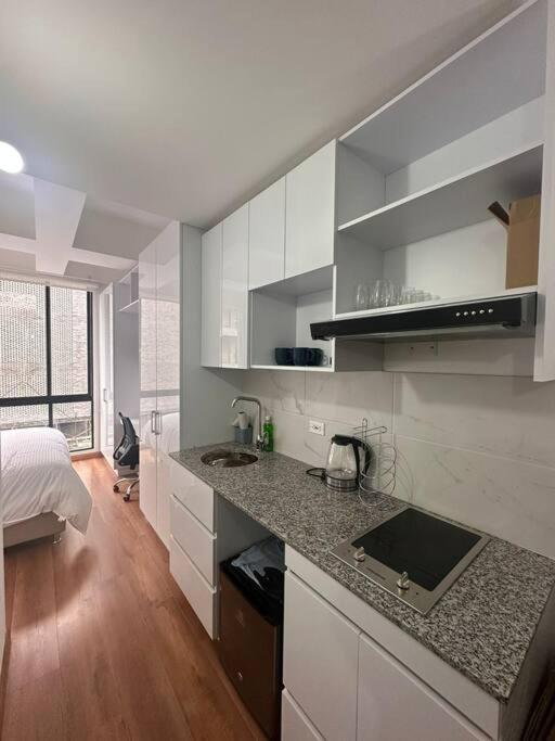 Modern Hotel Apartment with Dedicated Workspace - Apartamento de 1 dormitorio - 13