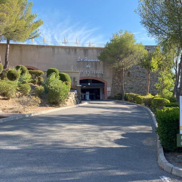 AGAY, Cap Esterel, magnifique vue mer panoramique et Esterel, terrasse, piscines, parking, dernier étage, 3 étoiles - Appartamento con 1 Camera da Letto - 16
