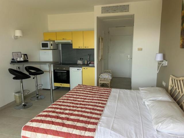 Hôtel La Flore - Double Prestige Room with Jacuzzi - 4