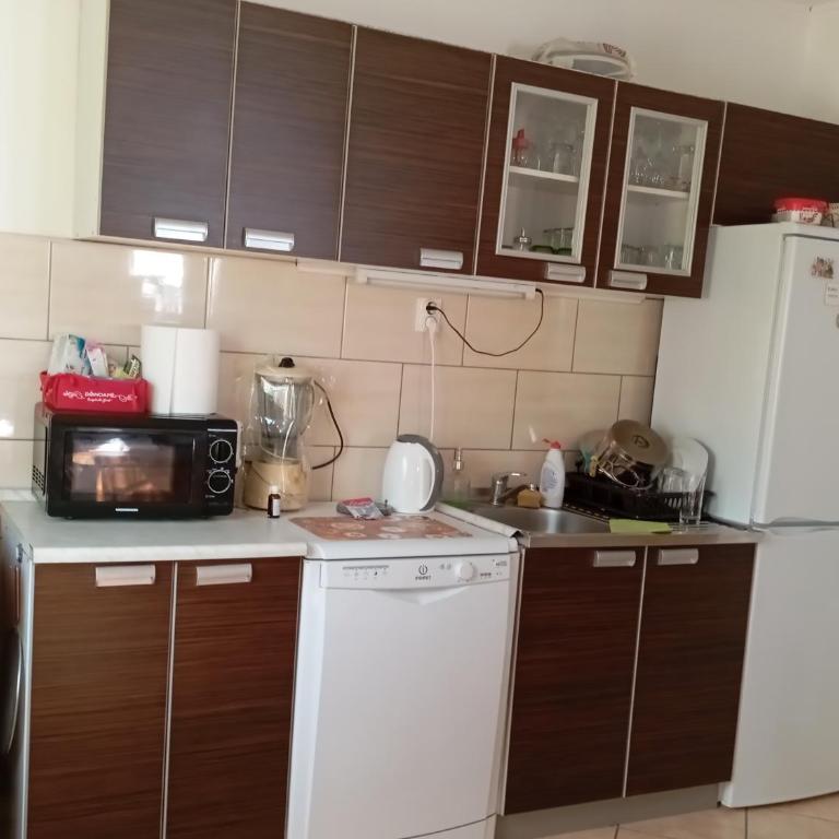 Kuća za odmor - Two-Bedroom House - 9