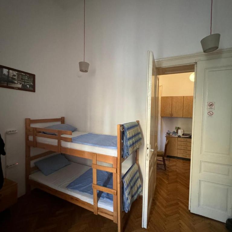 The Gates HOSTEL 2 - Krevet na Sprat u Muškoj Spavaonici - 3