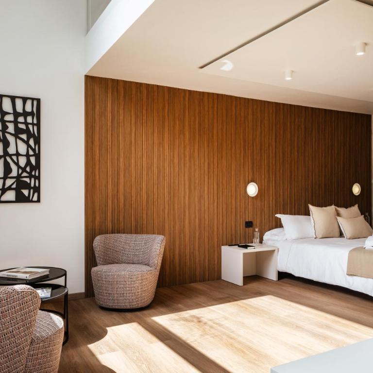 RH Lifestyle Rooms & Suites - Deluxe Loft Suite - Split Level - 1