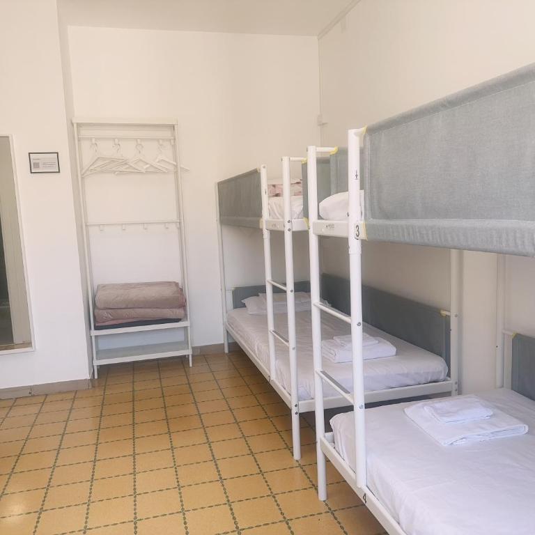 Lisa HOUSE - Posto Letto in Dormitorio Femminile per 4 Persone - 3