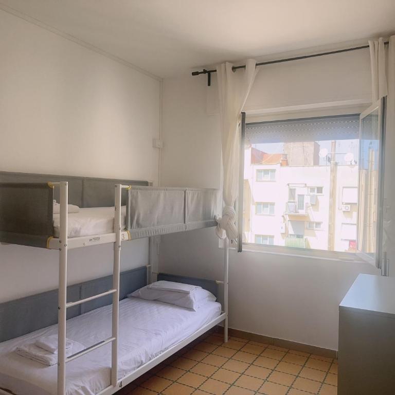 Lisa HOUSE - Posto Letto in Dormitorio Femminile per 4 Persone - 4