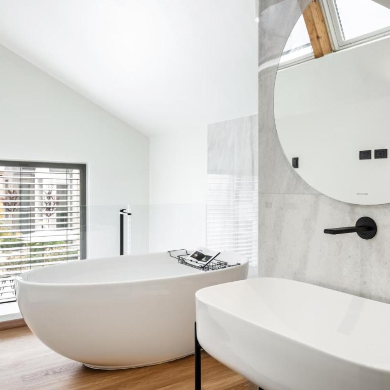 RH Lifestyle Rooms & Suites - Deluxe Loft Suite - Split Level - 9