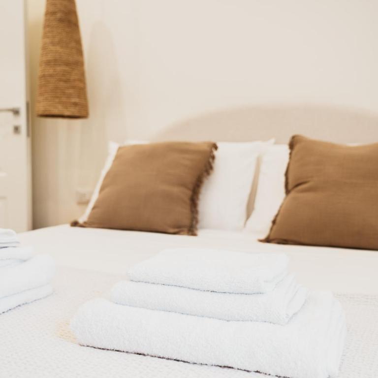 OAZA Design Apartments Jacuzzi Suite or Shower City Center Catania - Vacation Home - 1
