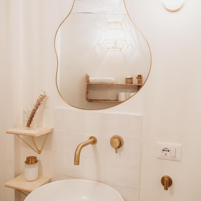 OAZA Design Apartments Jacuzzi Suite or Shower City Center Catania - Vacation Home - 4