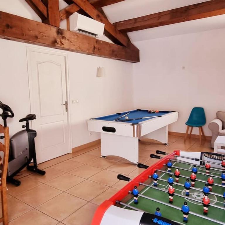 Villa Familiale Surequipée 16p Piscine Babyfoot Billard Boulodrome - Six-Bedroom House - 8