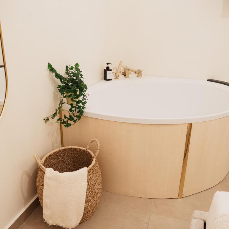 OAZA Design Apartments Jacuzzi Suite or Shower City Center Catania - One-Bedroom House - 12