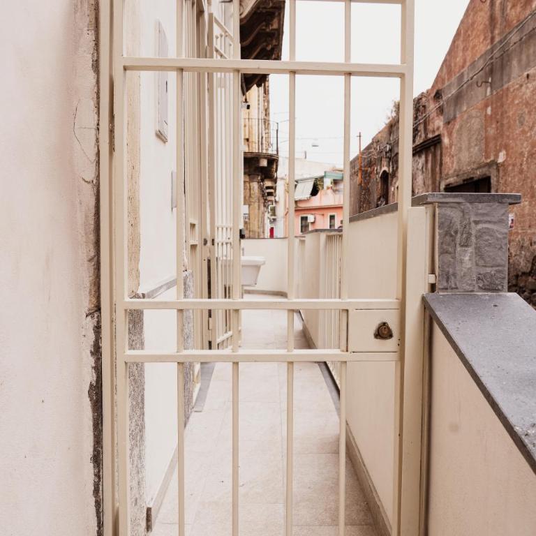 OAZA Design Apartments Jacuzzi Suite or Shower City Center Catania - One-Bedroom House - 15