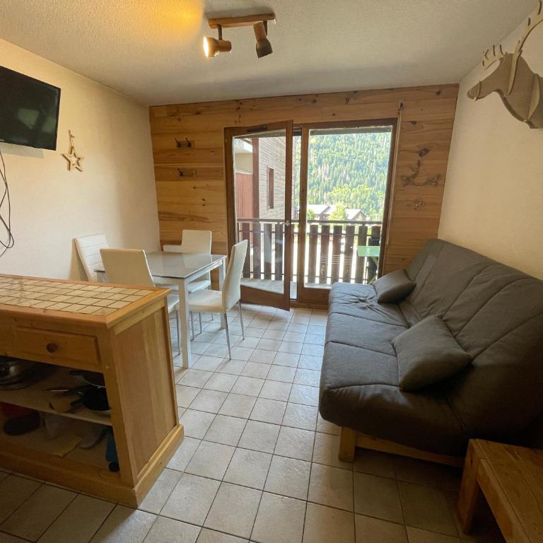 Le Pied des Pistes A13, Joli Studio tout confort 4 pers, vue vallée imprenable, DRAPS NON COMPRIS - Studio - Vue sur Montagne - 2