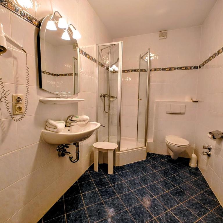 Hotel Schiffmeister - Doppelzimmer ohne Seeblick - 10