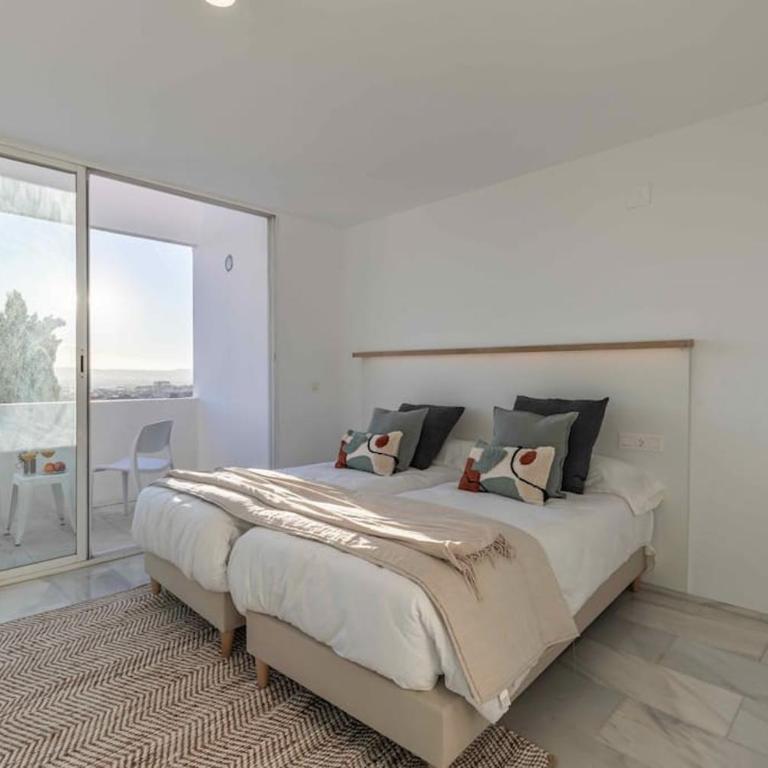 Mywhitewall Realejo - Three-Bedroom Apartment - 26