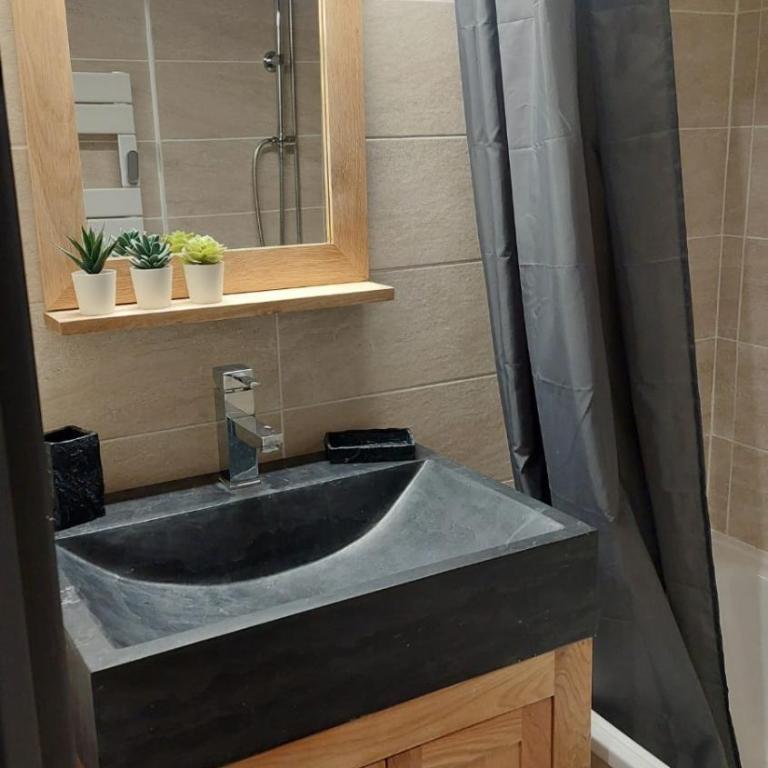 Studio cosy au pied des remontées,wifi,smart TV,parking - Appartement 1 Chambre - 8