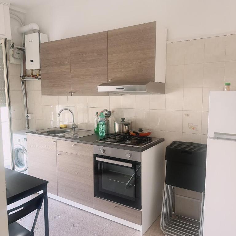 Lisa HOUSE - Posto Letto in Dormitorio Femminile per 4 Persone - 1